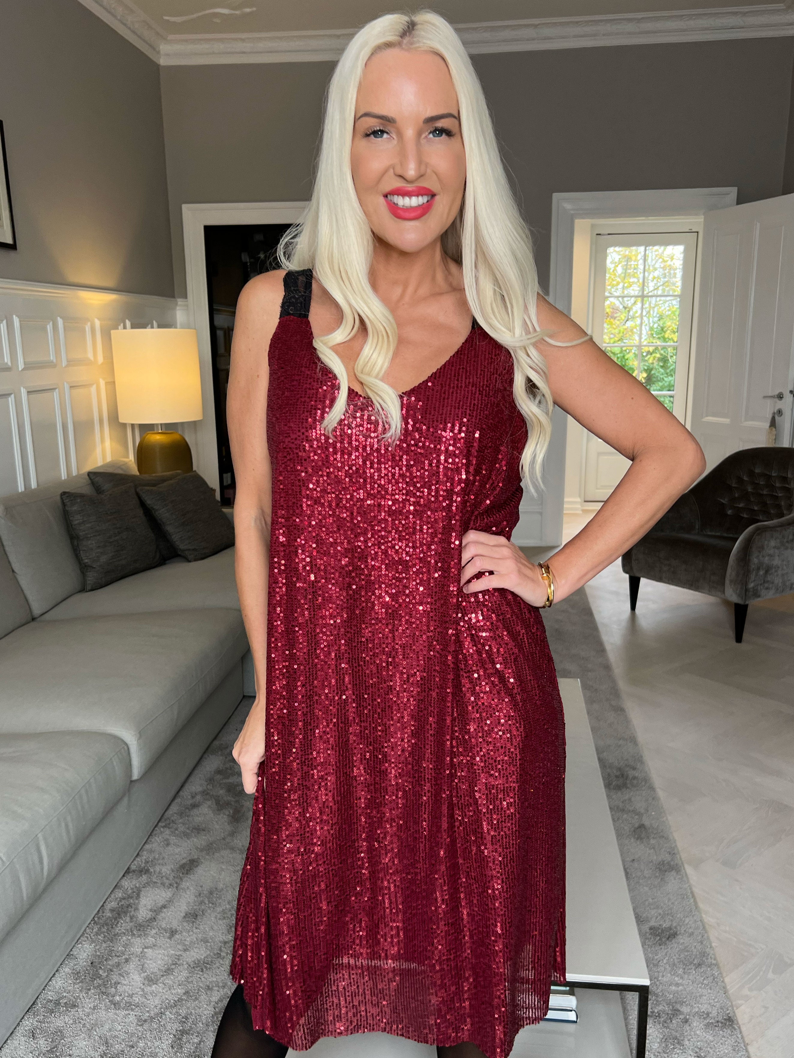 Agathe - Fin pailletkjole med blondestropper